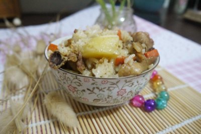 火麻油黄鸡焖米饭