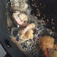 黄金蝴蝶虾（面包糠，油炸虾）的做法图解6