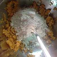 紫薯蛋黄薯玫瑰花馒头--牛奶燕麦版的做法图解3