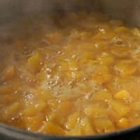 黄桃黄桃，一半煮糖水，一半做果酱的做法图解8