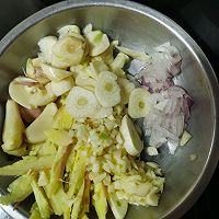 #滴滴鲜香 味道美极#快手蒜香炒花甲的做法图解2
