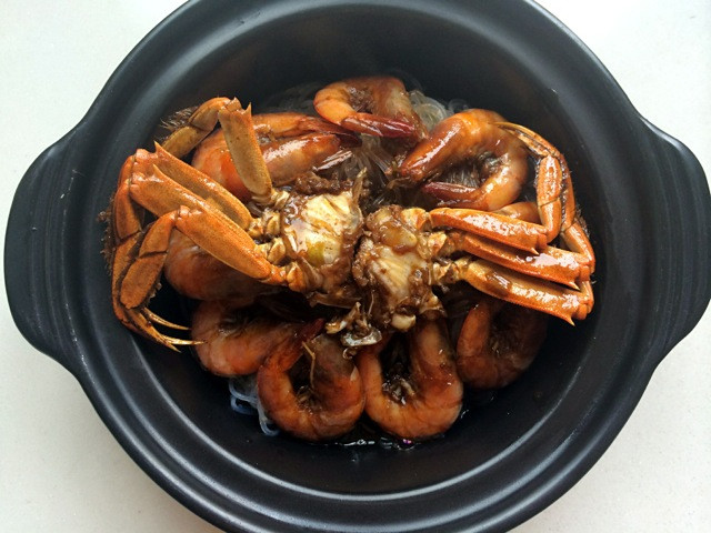 蚝汁虾蟹粉丝煲的做法