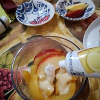 #在夏日饮饮作乐#黄桃苹果奶昔的做法图解5