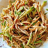 手撕麻辣鸡丝，麻麻辣辣的感觉很夏天的做法图解5