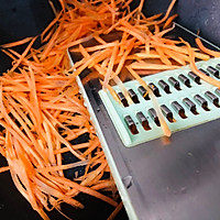 减脂菠菜鸡蛋饼的做法图解3