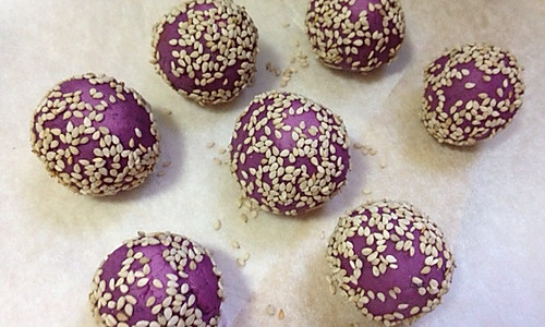 细腻早餐之紫薯篇（一）：微波炉紫薯麻团的做法