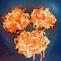 快手营养早餐-包菜胡萝卜鸡蛋饼的做法图解3