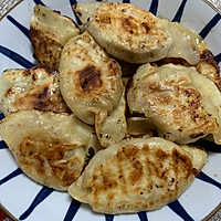 电饼档煎速冻水饺（又裹了一层鸡蛋）的做法图解4