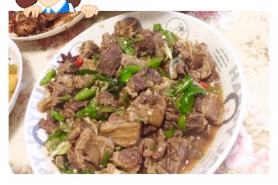 辣椒大蒜炒牛腩