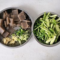 #巨下饭的家常菜#香芹炒焖子！有了这道菜，我多干了两碗饭！的做法图解2