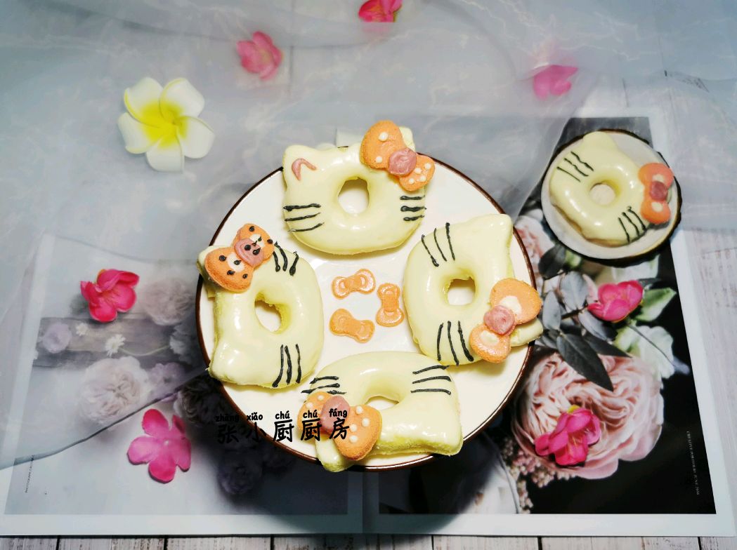 Lovely kitty cat cream Chifeng cake