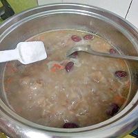 养气补血的营养粥:鸽子排骨红米粥的做法图解20