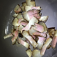 腊肉炒菜花的做法图解5