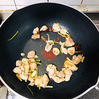 惊艳味蕾的土豆炒鸡腿的做法图解3