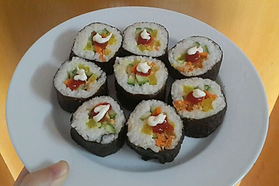 寿司: 胡萝卜黄瓜调味萝卜肉松