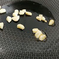 蒜香虾油焖瓜条的做法图解1