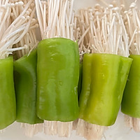 虎皮尖椒金针菇的做法图解2