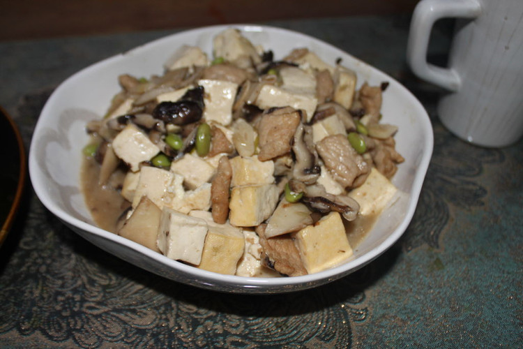 菌菇烧豆腐的做法