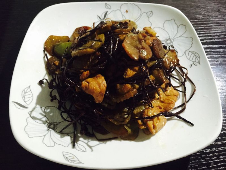 莴笋干，蕨菜干炒素肉的做法