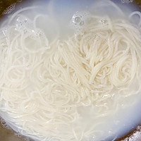 虾仁时蔬拌粉的做法图解4