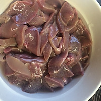 猪腰猪肝瘦肉汤的做法图解3