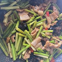 蒜苔炒肉的做法图解3