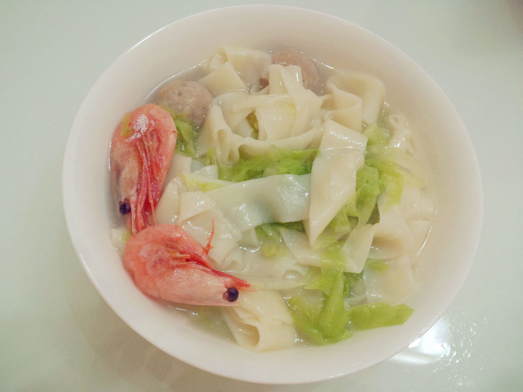 广州这碗20元云吞面，用鲍鱼鲜虾蟹籽蟹黄瑶柱制作，食客络绎不绝
