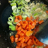 胡萝卜腊肠焖饭#美的初心电饭煲#的做法图解8