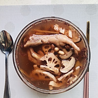 鸡爪蟹味菇莲藕汤的做法图解4