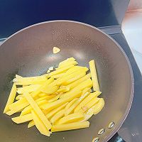 酥软绵密家常菜~~~红烧土豆条的做法图解3