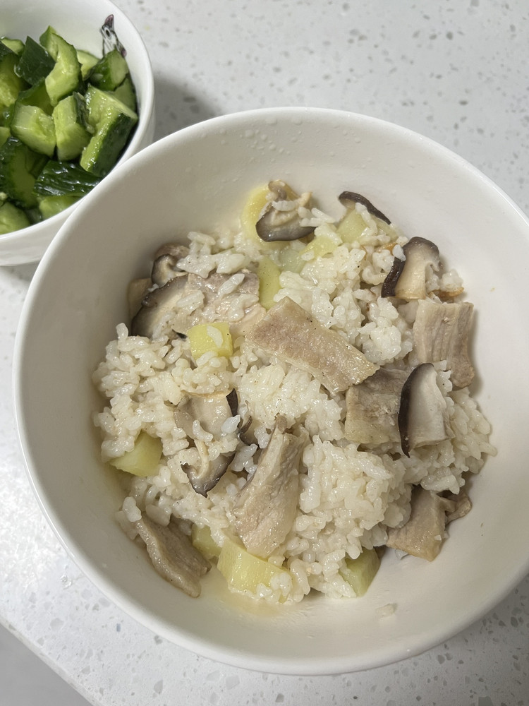 懒人做饭之——五花肉香菇土豆焖饭的做法