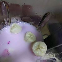 火龙果香蕉奶昔的做法图解2