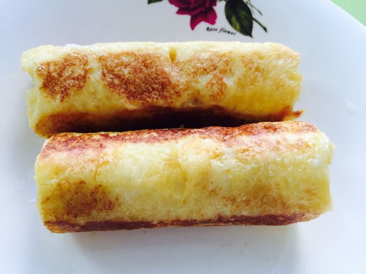 鸡蛋香蕉土司卷～简单易做宝宝辅食的做法图解1