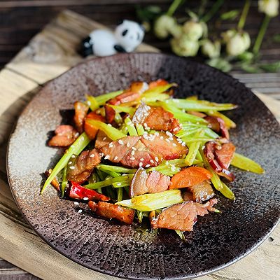 西芹炒腊肉