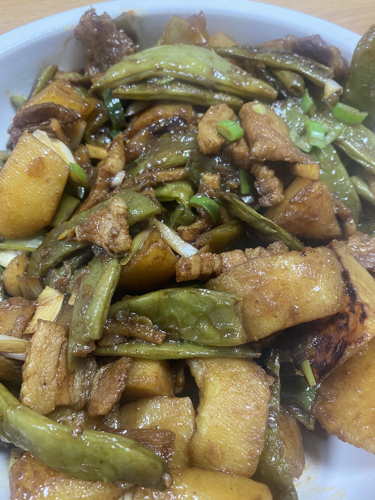 五花肉炖芸豆土豆的做法