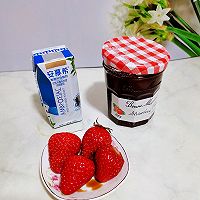 #蓓妮妈妈美味#草莓酸奶的做法图解1