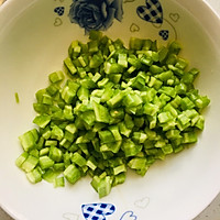 苦瓜鸡蛋饼的做法图解1