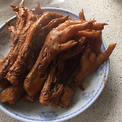 麻辣卤鸡爪（有点周黑鸭的味道）