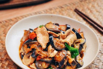 茄子焖鸡片