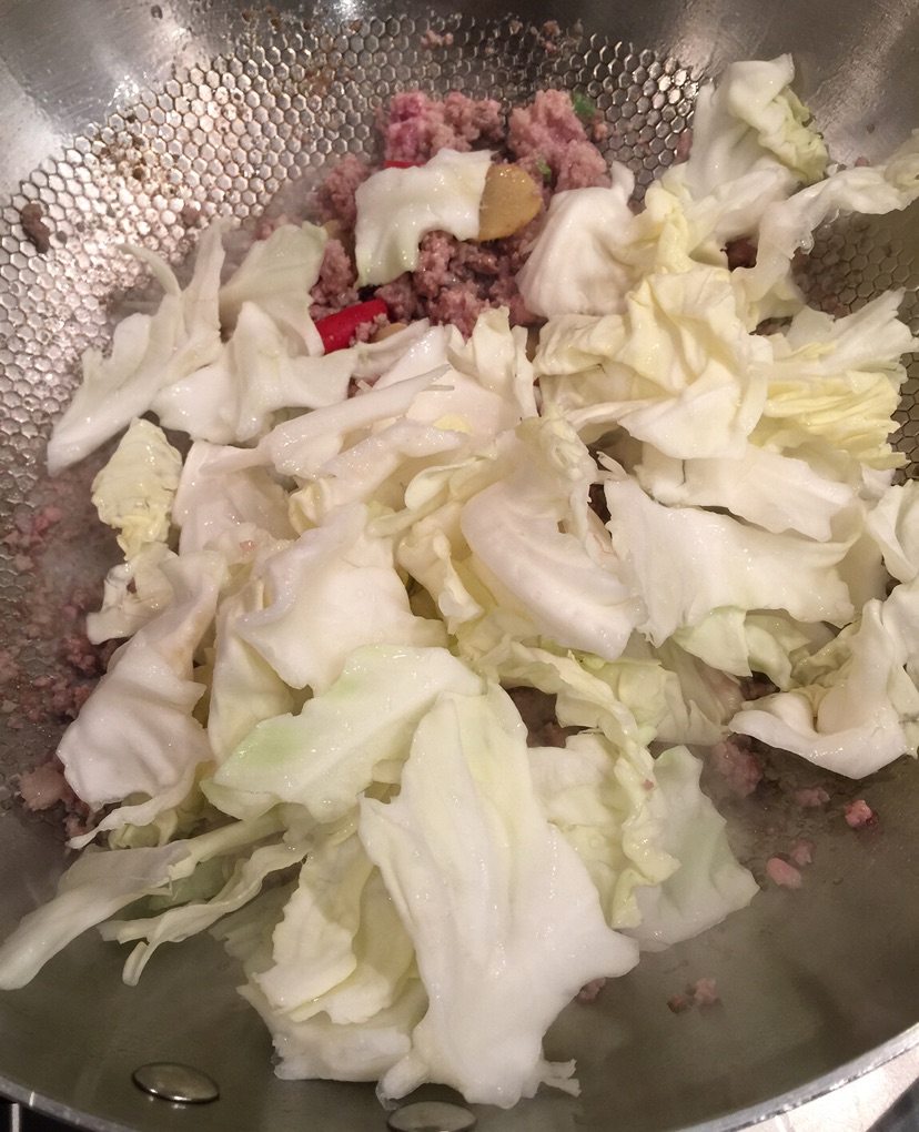 手撕包菜炒肉沫的做法图解4