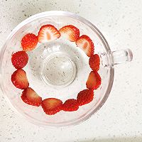 草莓奥利奥酸奶杯的做法图解1