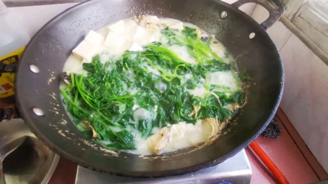 豆腐鱼头芫茜汤的做法