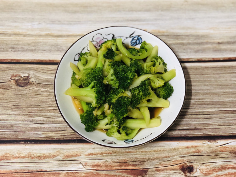 蒜蓉炒西兰花的做法