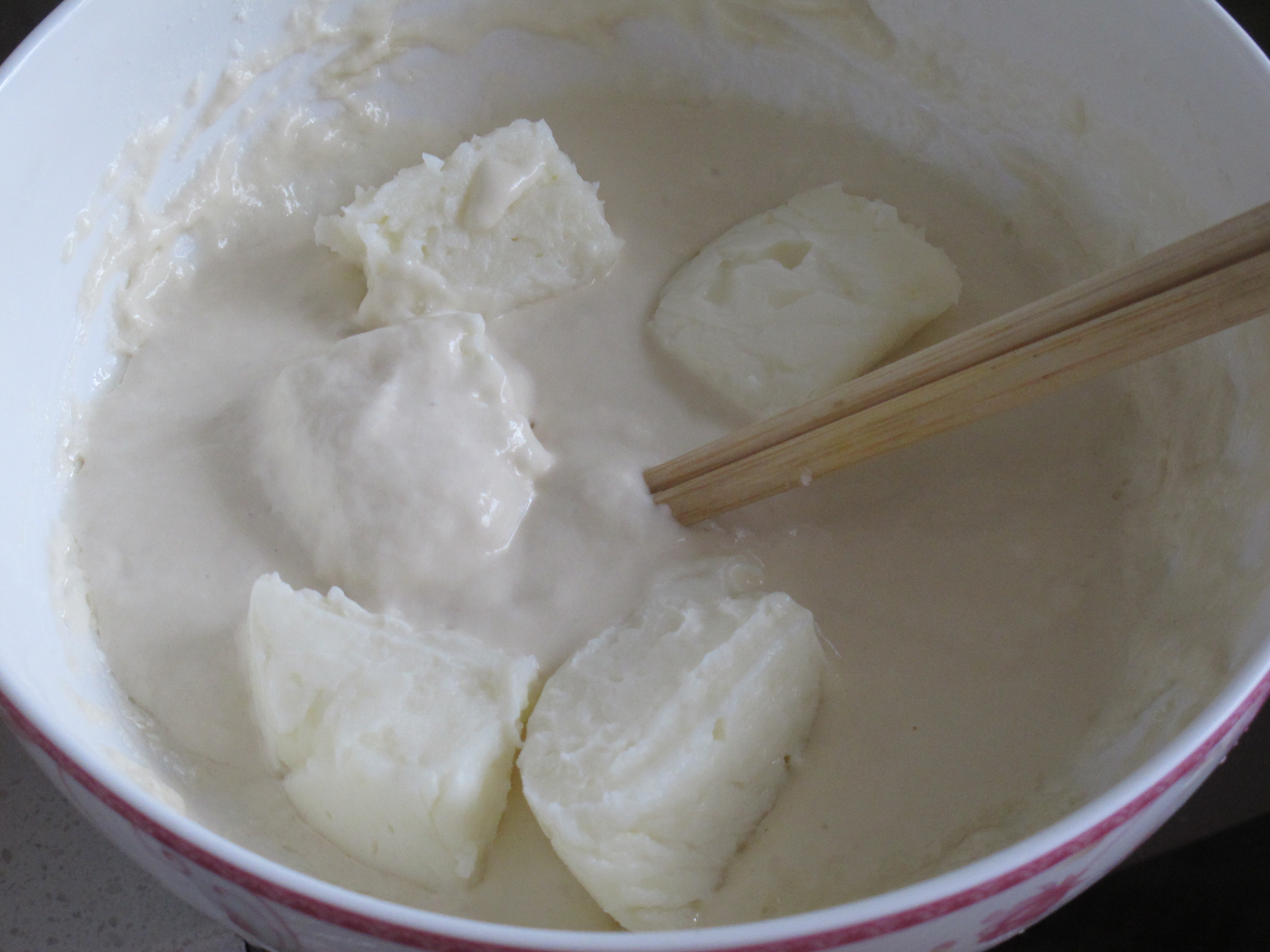 牛奶雪燕炖桃胶怎么做_牛奶雪燕炖桃胶的做法_Sharon阿呀_豆果美食