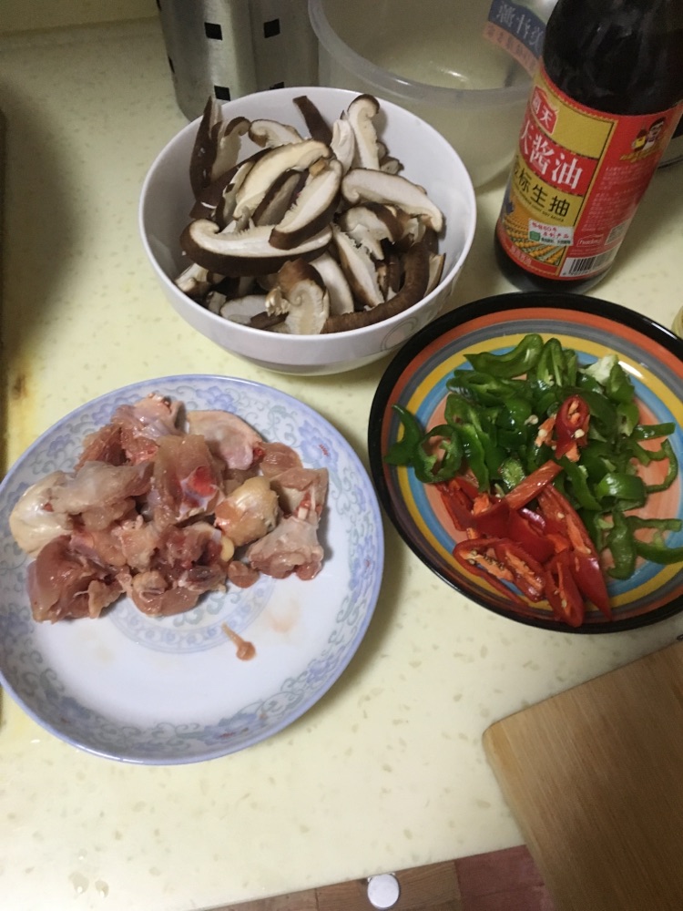 黄焖鸡的做法图解1