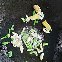 鱿鱼红菇汤的做法图解5