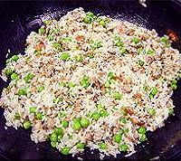 生炒豌豆糯米饭的做法图解5