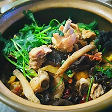 喷喷香杂鸡煲
