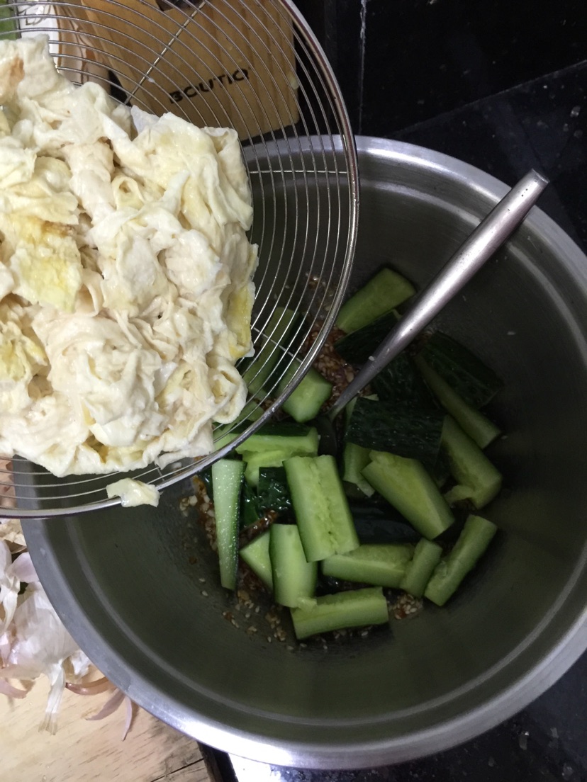 凉拌青瓜腐竹的做法图解11