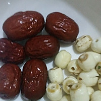 山药莲子猪骨奶白汤的做法图解2